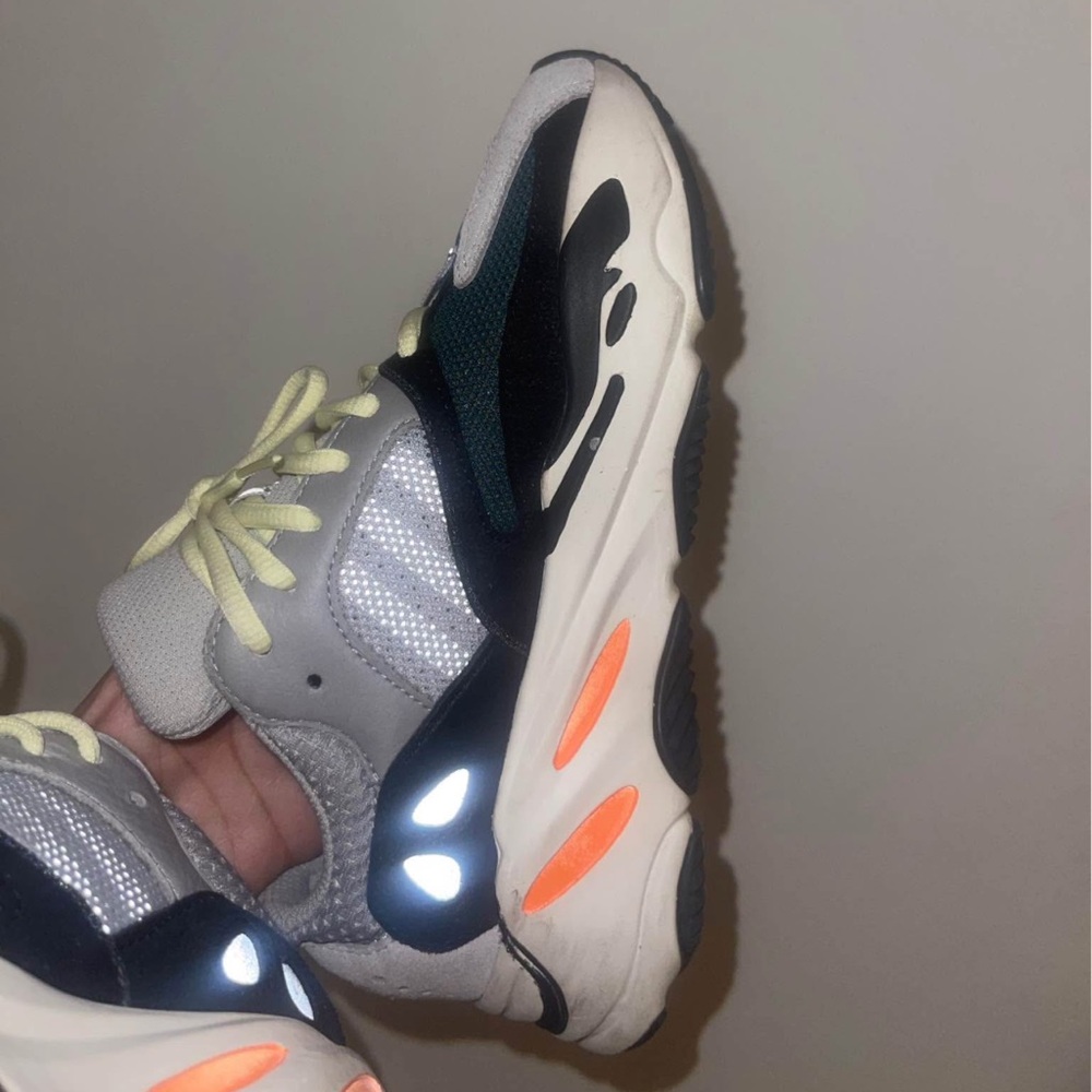 Yeezy 700 size 4y